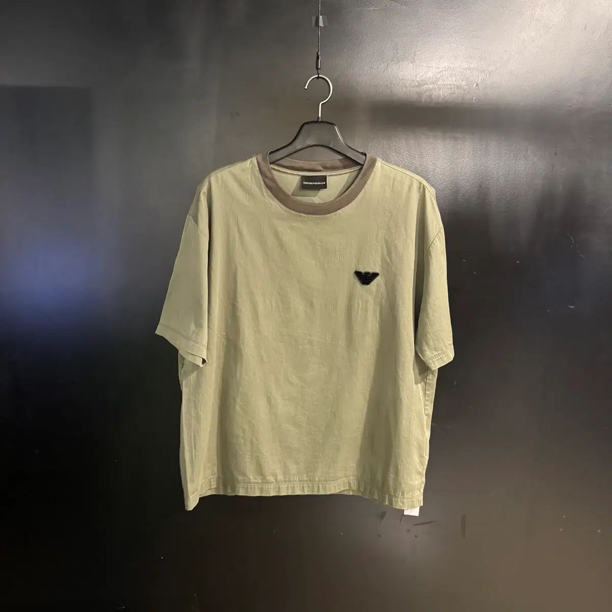 エンポリオアルマーニ グリーン イーグル パッチ コットン シアサッカー Tシャツ