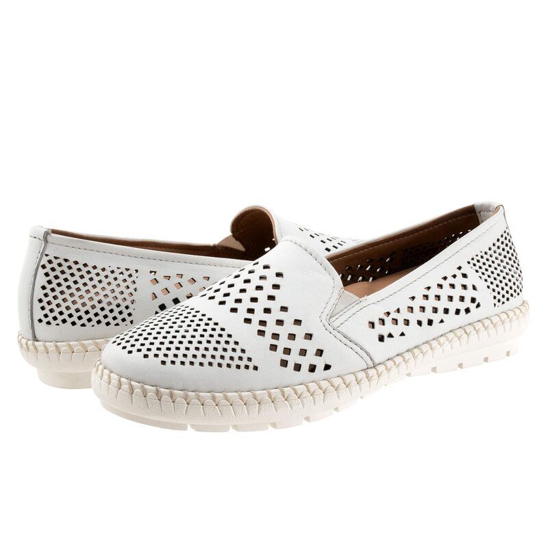 トロッターズ レディース シューズ スリッポン・ローファー Trotters Royal White ホワイト