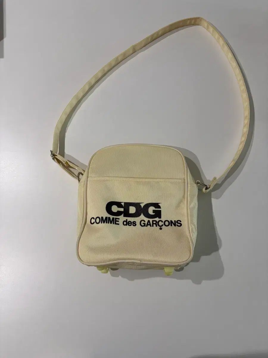 コム・デ・ギャルソン CDG アイボリー クロスバック