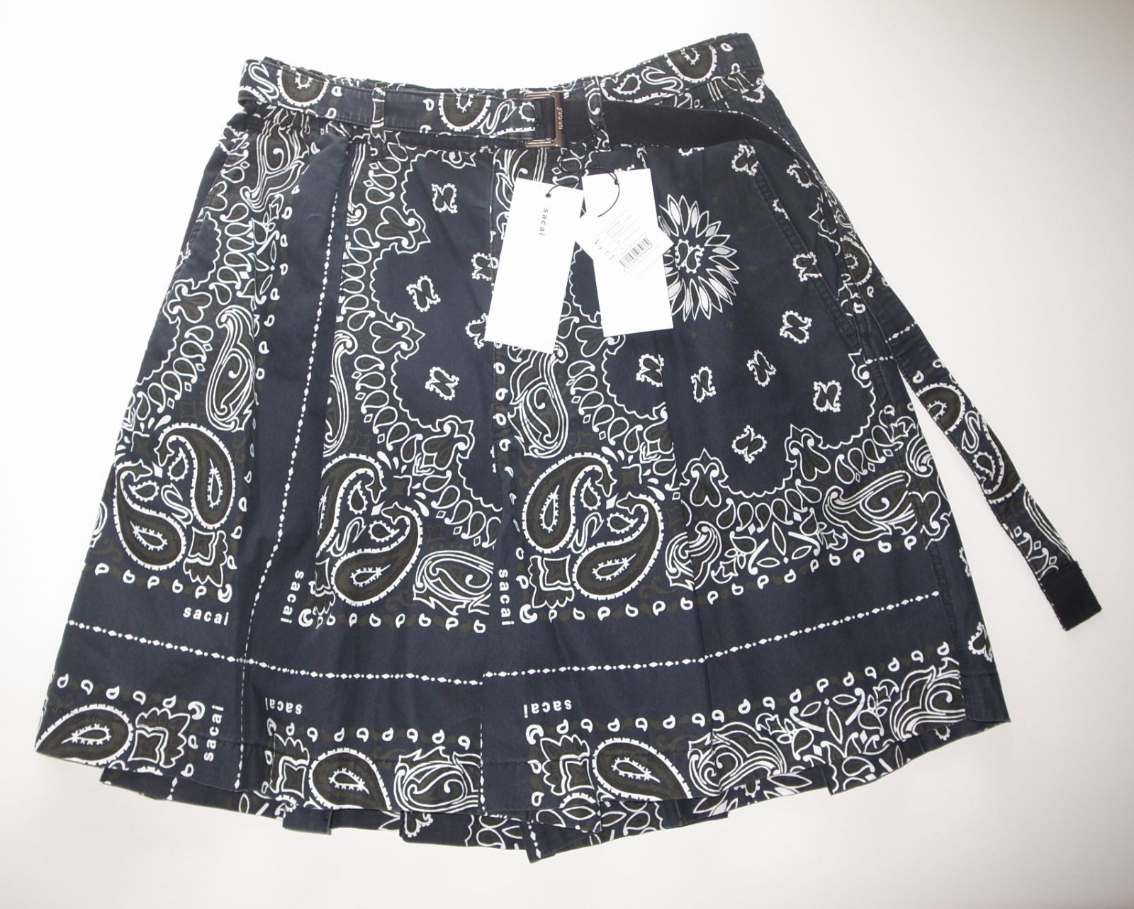 sacai bandama バンダナ ショーツ 短パン navy size3 sacai bandama バンダナ ショーツ 短パン navy size3 - メルカリ