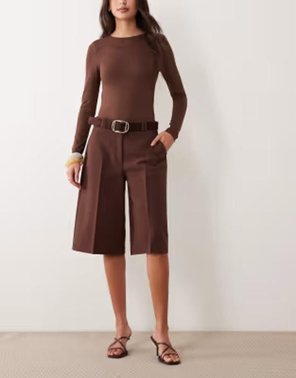 エイソス レディース ボトムス カジュアルパンツ ワイドレッグ ショートパンツ ASOS DESIGN wide leg clean Bermuda shorts brown ブラウン