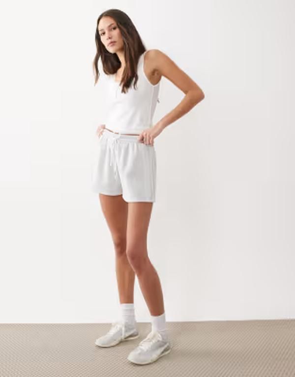 エイソス レディース ボトムス ハーフパンツ・ショーツ ショートパンツ レース ASOS DESIGN lace side stripe drawstring shorts Gray グレー