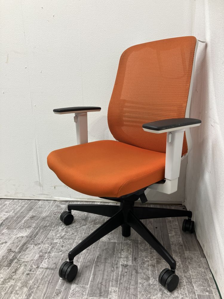 【中古品】コクヨ 可動肘付シロッコチェア CRS-G2622E1 オレンジ