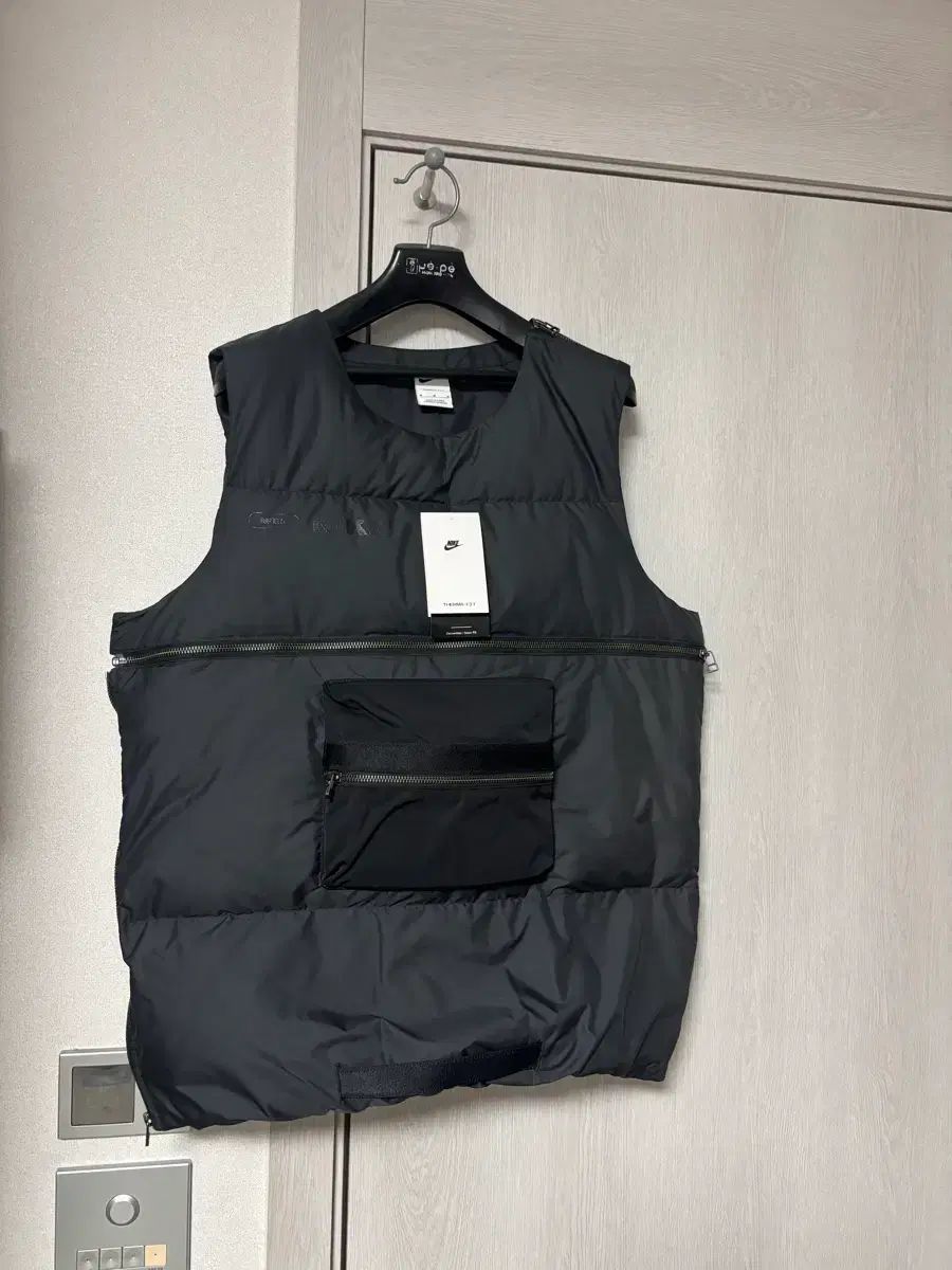 ナイキ 新品 サーマフィット シティメイド ベスト ダウン ベスト M