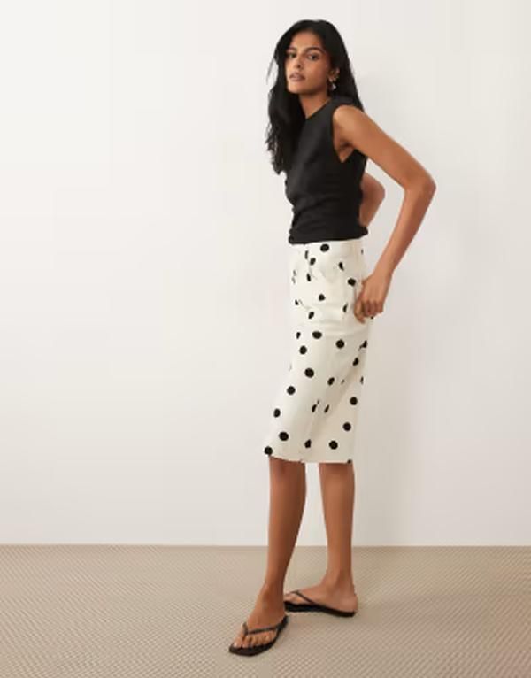 エイソス レディース ボトムス ハーフパンツ・ショーツ ドット柄 ドット ショートパンツ デニム ASOS DESIGN denim bermuda shorts in cream polka dot