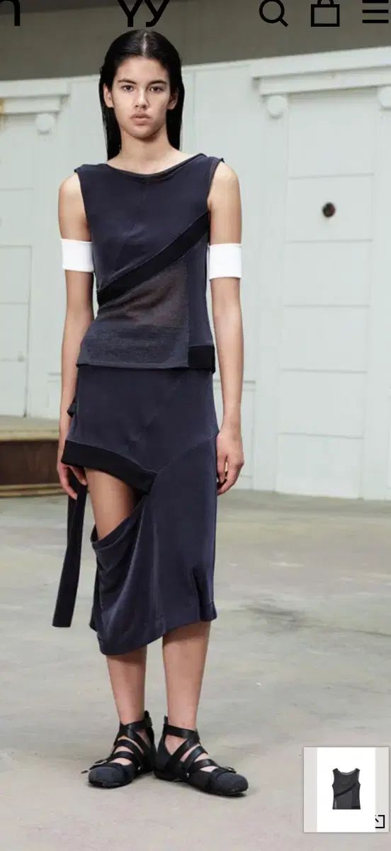 オープンワイワイ PANEL CUTOUT SKIRT CHARCOAL