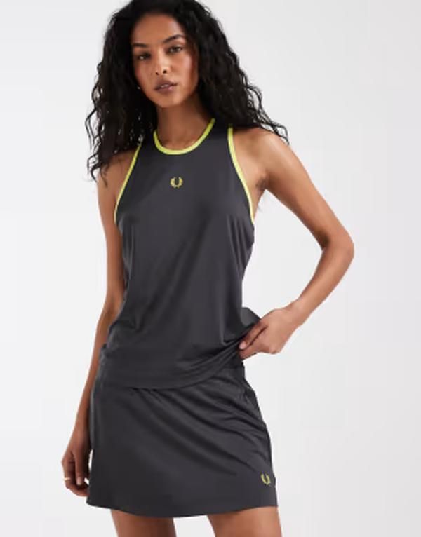 フレッドペリー レディース トップス ベスト ロゴ Fred Perry Tennis centralogo tank top in charcoal gray チャコール