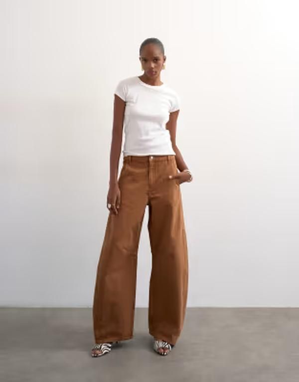 トップショップ レディース ボトムス デニムパンツ ジーンズ Topshop Horseshoe mid rise barreleg jeans in toffee