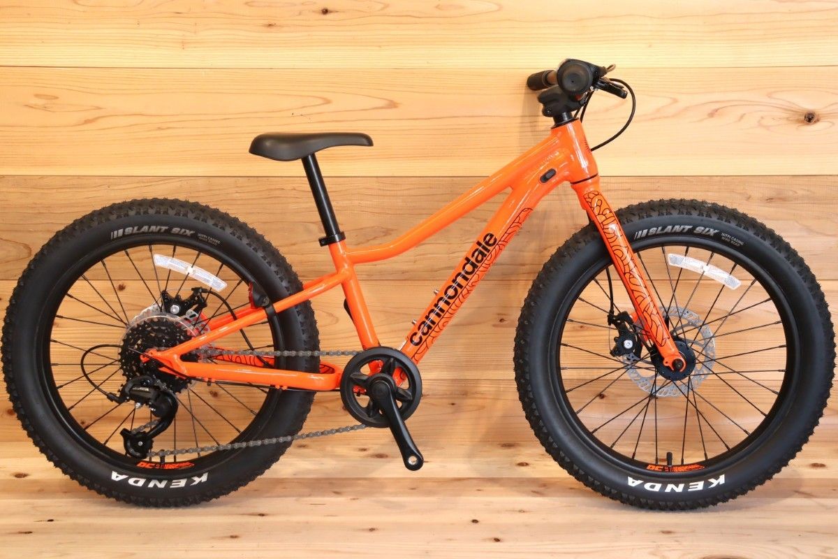 幅広な2.6インチ幅タイヤ装着！】 キャノンデール CANNONDALE キッズ 