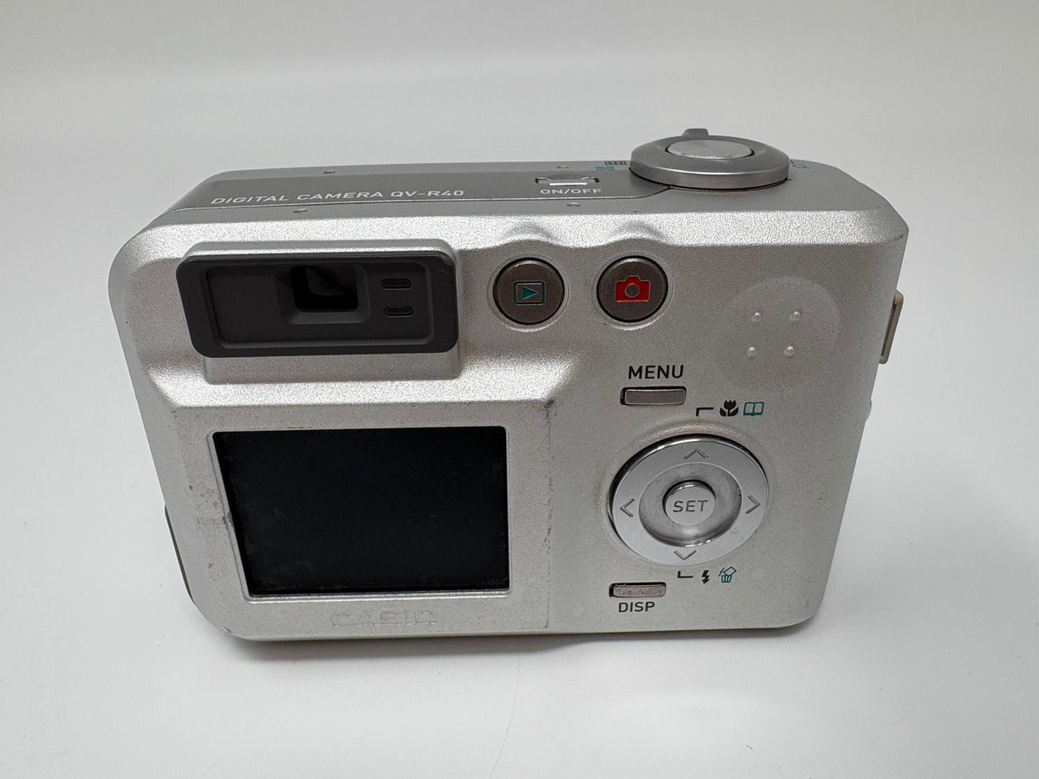 ◇CASIO カシオ デジタルカメラ 電池式（単三） QV-R40 本体のみ 中古 