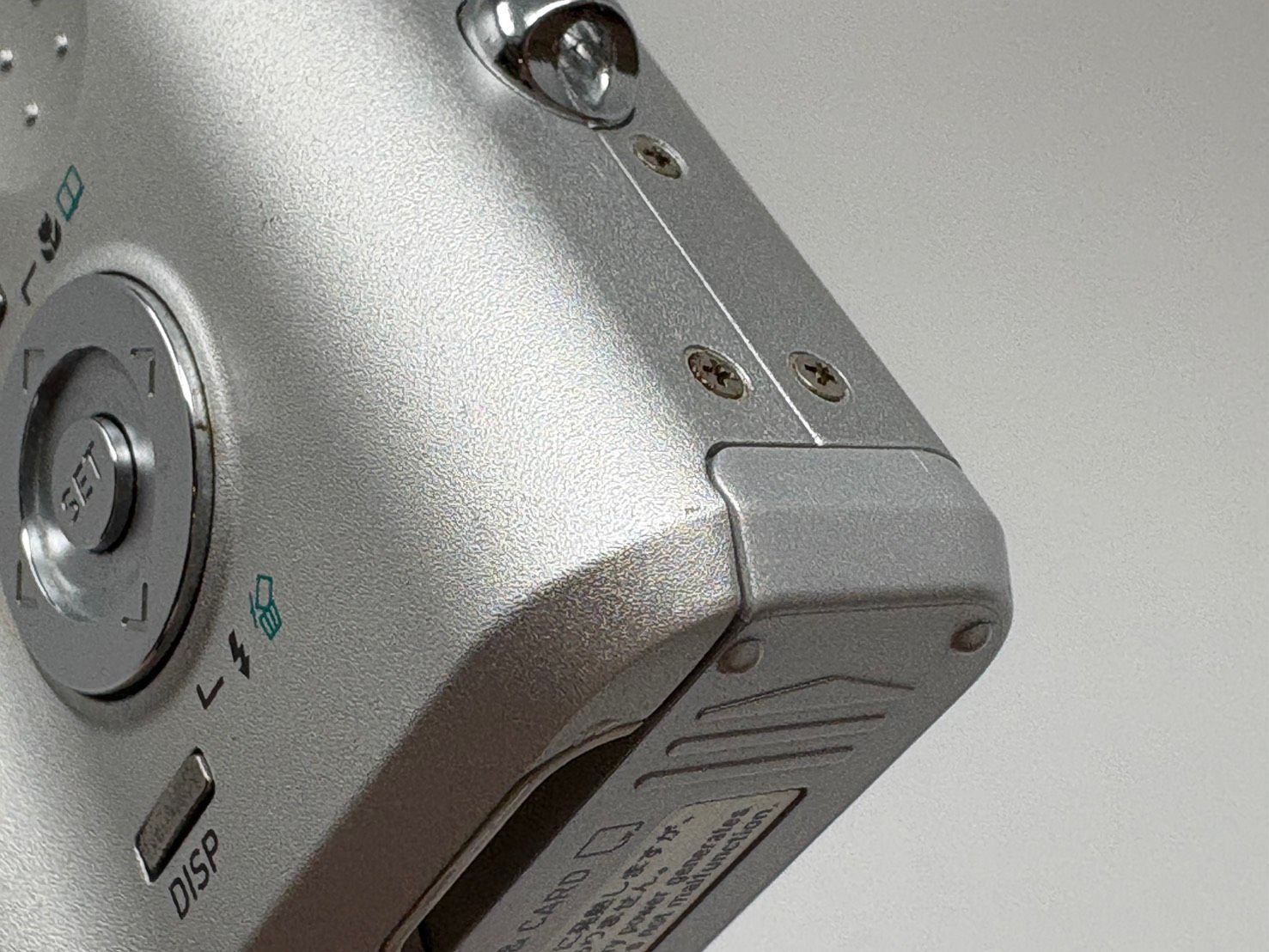 ◇CASIO カシオ デジタルカメラ 電池式（単三） QV-R40 本体のみ 中古 
