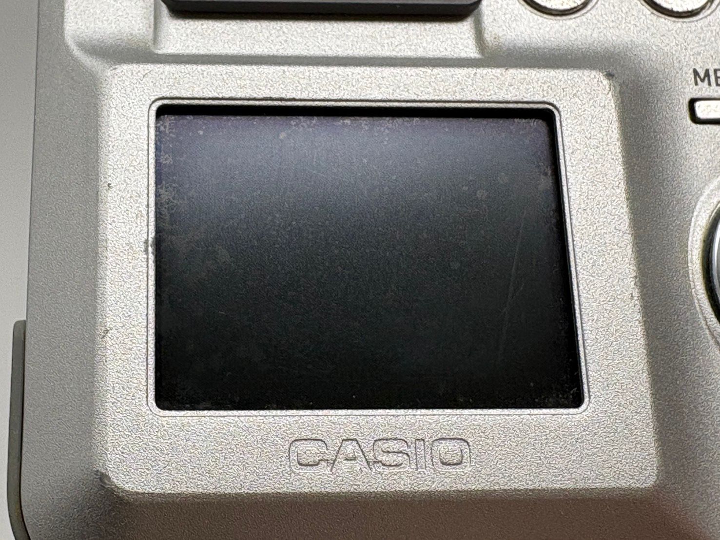 ◇CASIO カシオ デジタルカメラ 電池式（単三） QV-R40 本体のみ 中古 