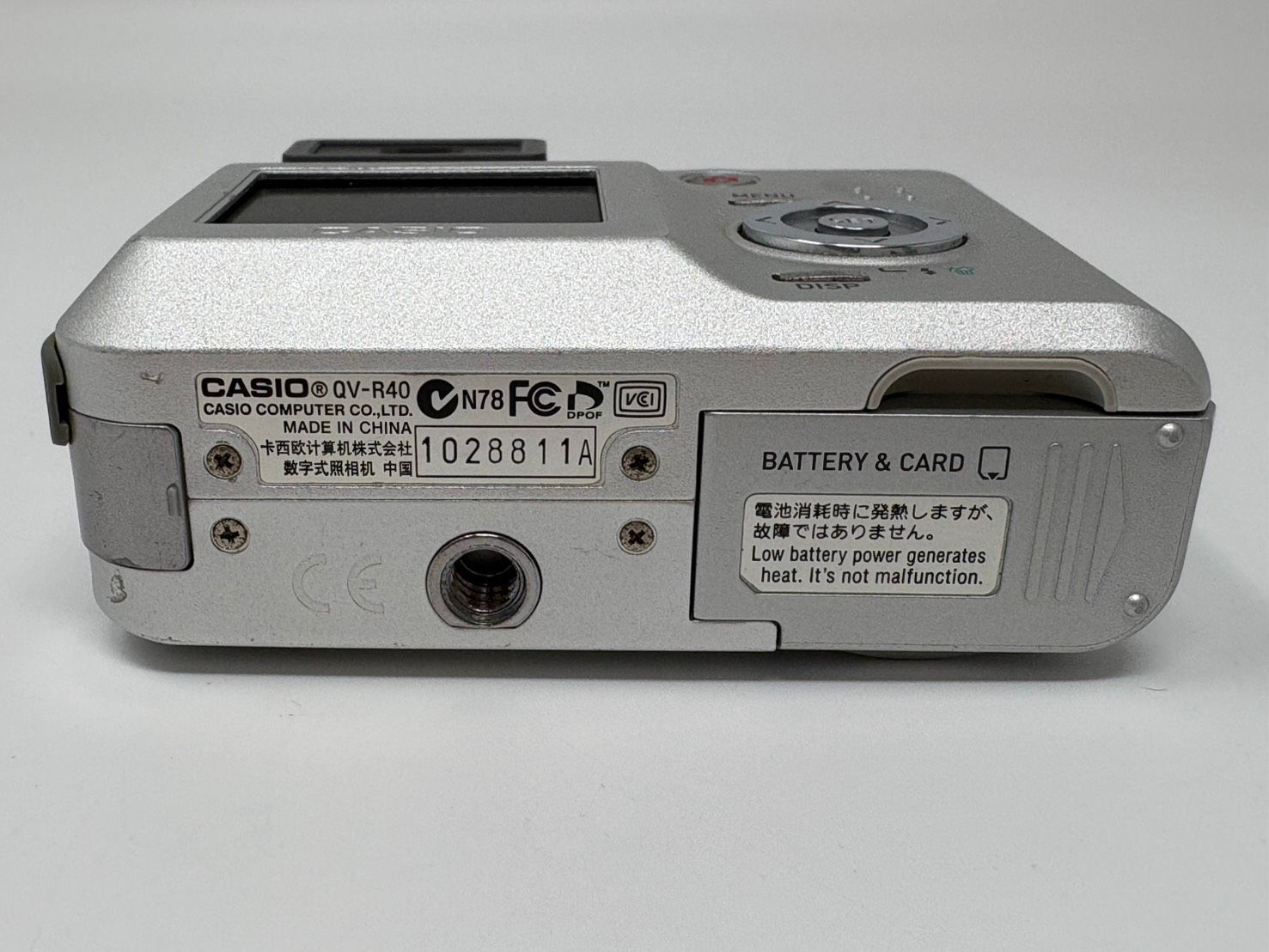 ◇CASIO カシオ デジタルカメラ 電池式（単三） QV-R40 本体のみ 中古 