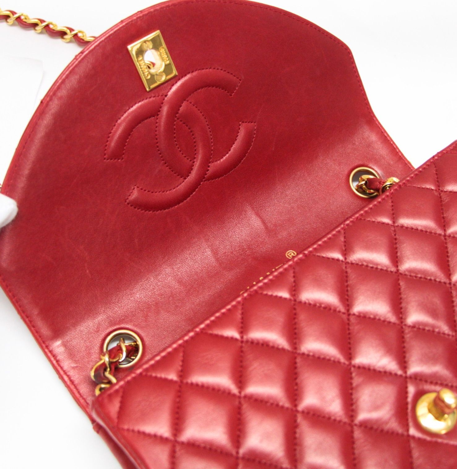 シャネル CHANEL マトラッセ22 ハーフムーン シングルフラップ 