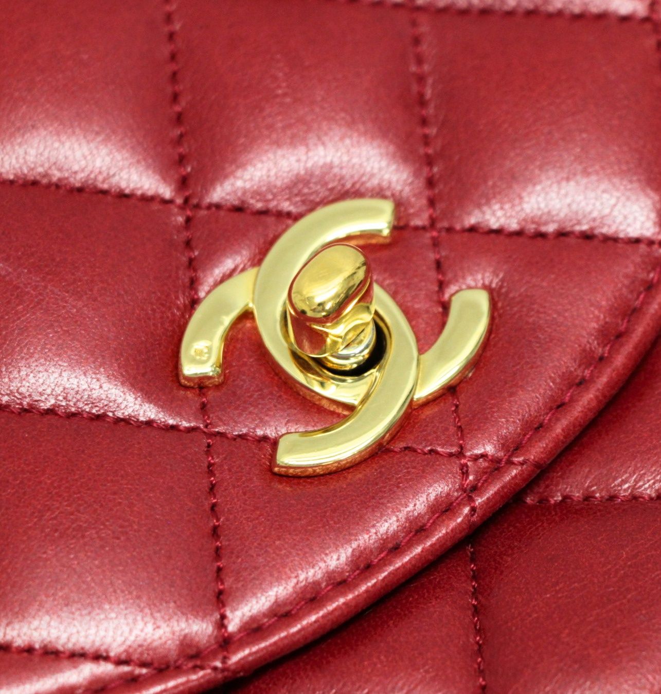 シャネル CHANEL マトラッセ22 ハーフムーン シングルフラップ 