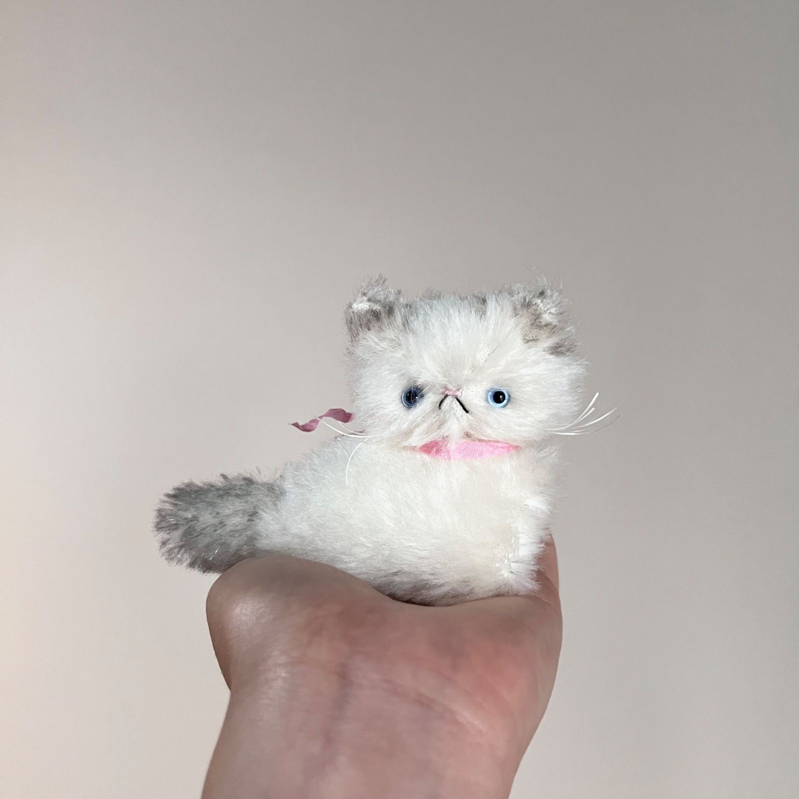 とけそうな、ねこ ( シルバーと白の子 ) Cora 猫 ぬいぐるみ 作家