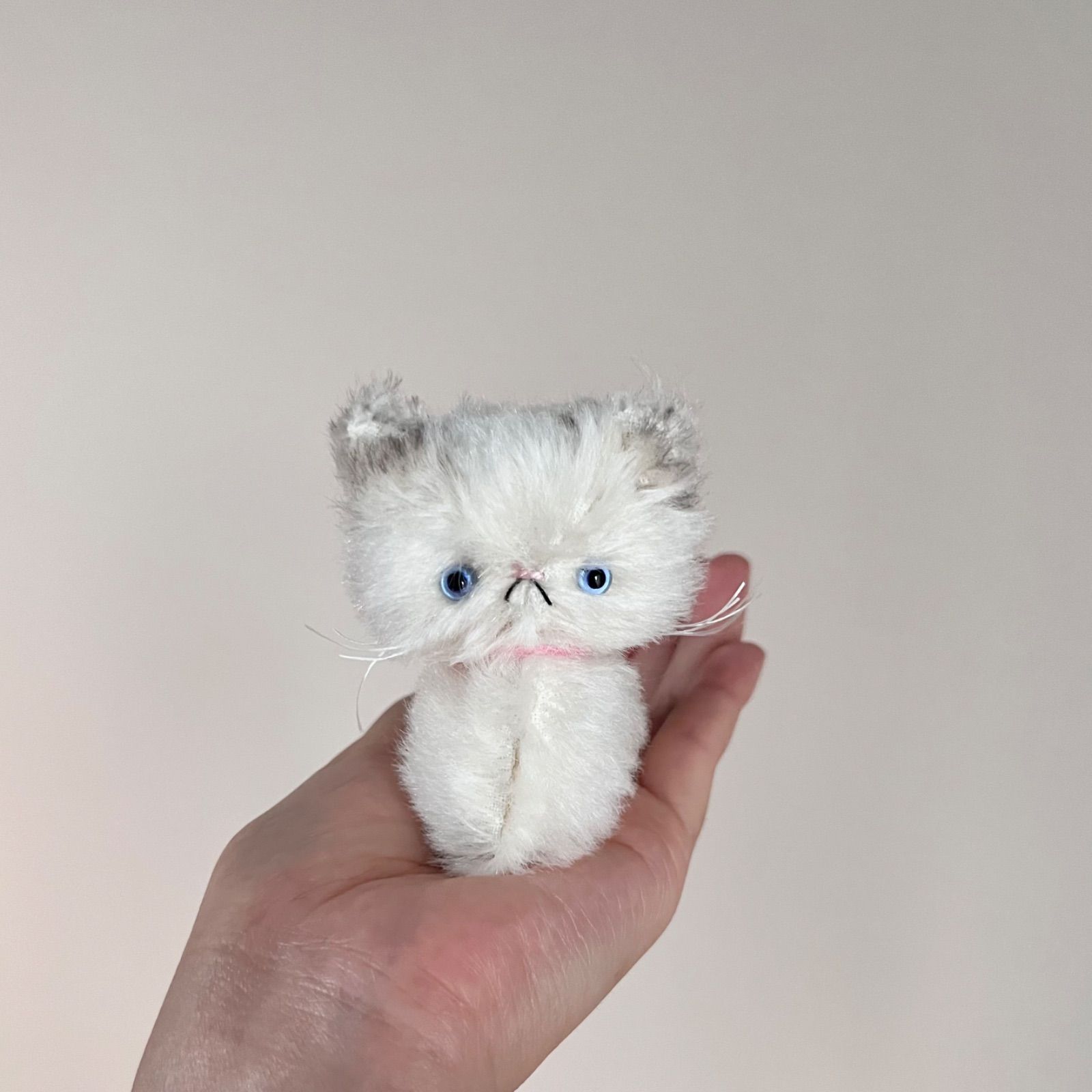 とけそうな、ねこ ( シルバーと白の子 ) Cora 猫 ぬいぐるみ 作家