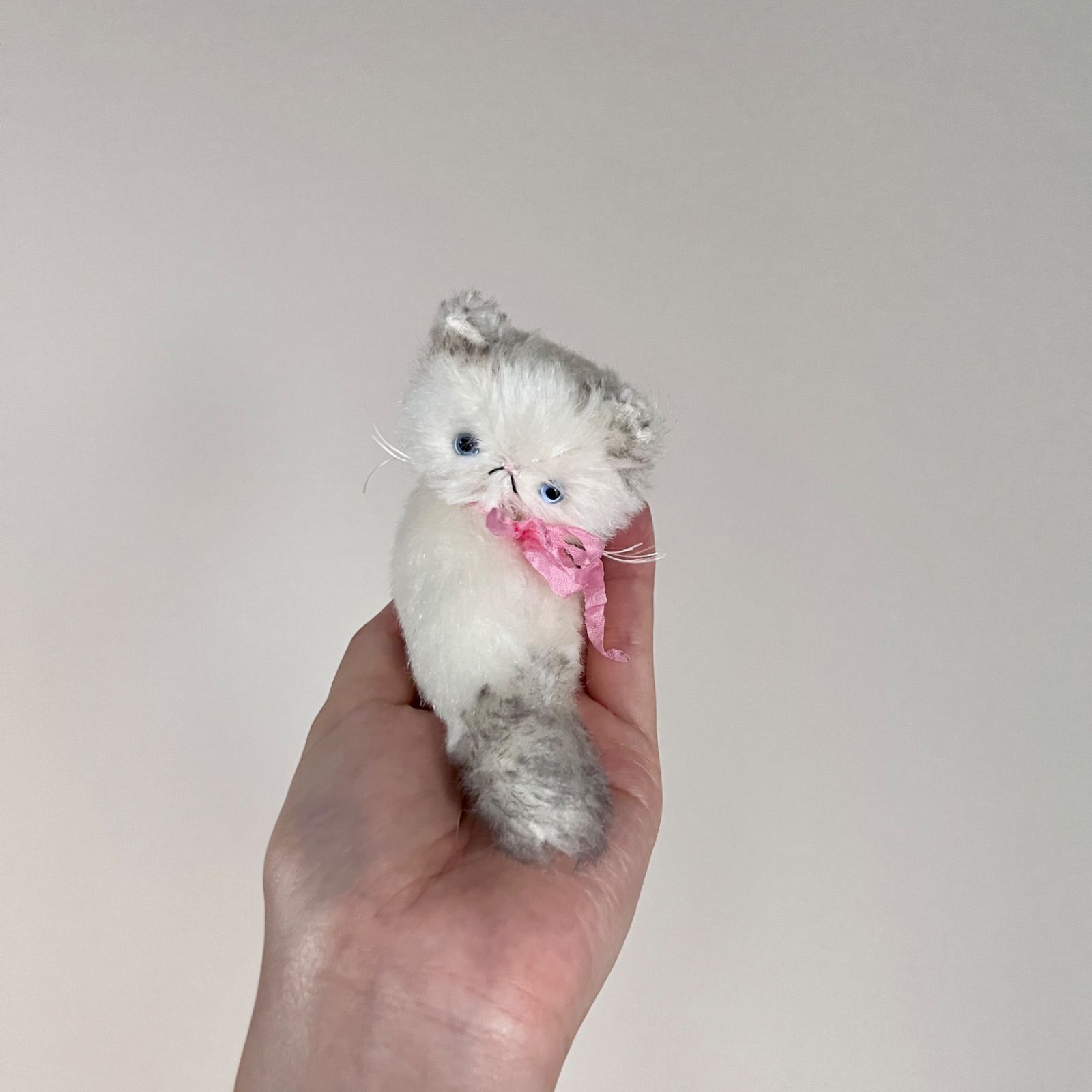 とけそうな、ねこ ( シルバーと白の子 ) Cora 猫 ぬいぐるみ 作家