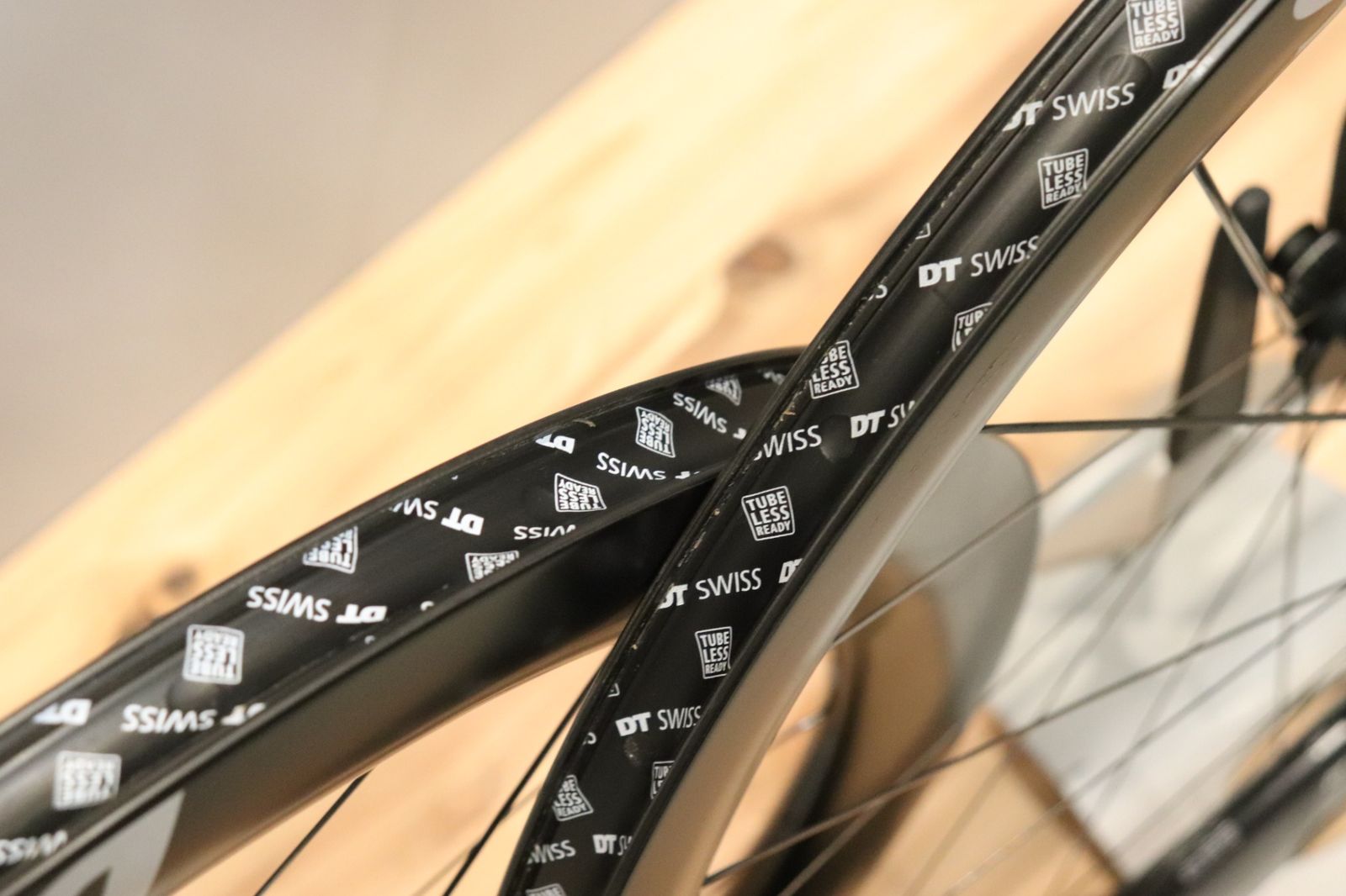 DT SWISS ARC1100 DICUT DB 50/62 カーボン チューブレスレディ