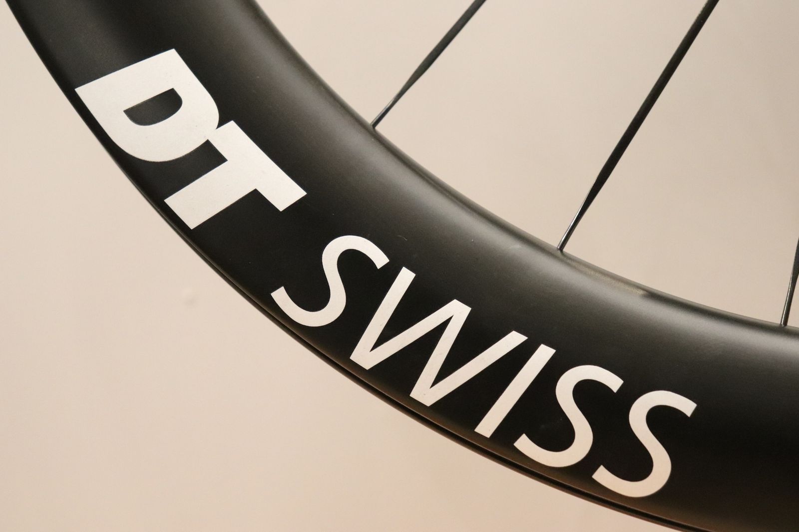 DT SWISS ARC1100 DICUT DB 50/62 カーボン チューブレスレディ