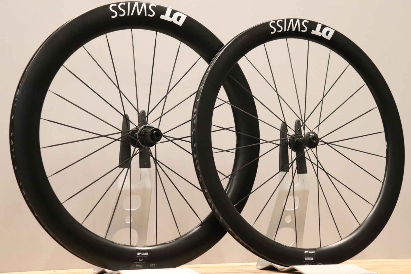 DT SWISS ARC1100 DICUT DB 50/62 カーボン チューブレスレディ