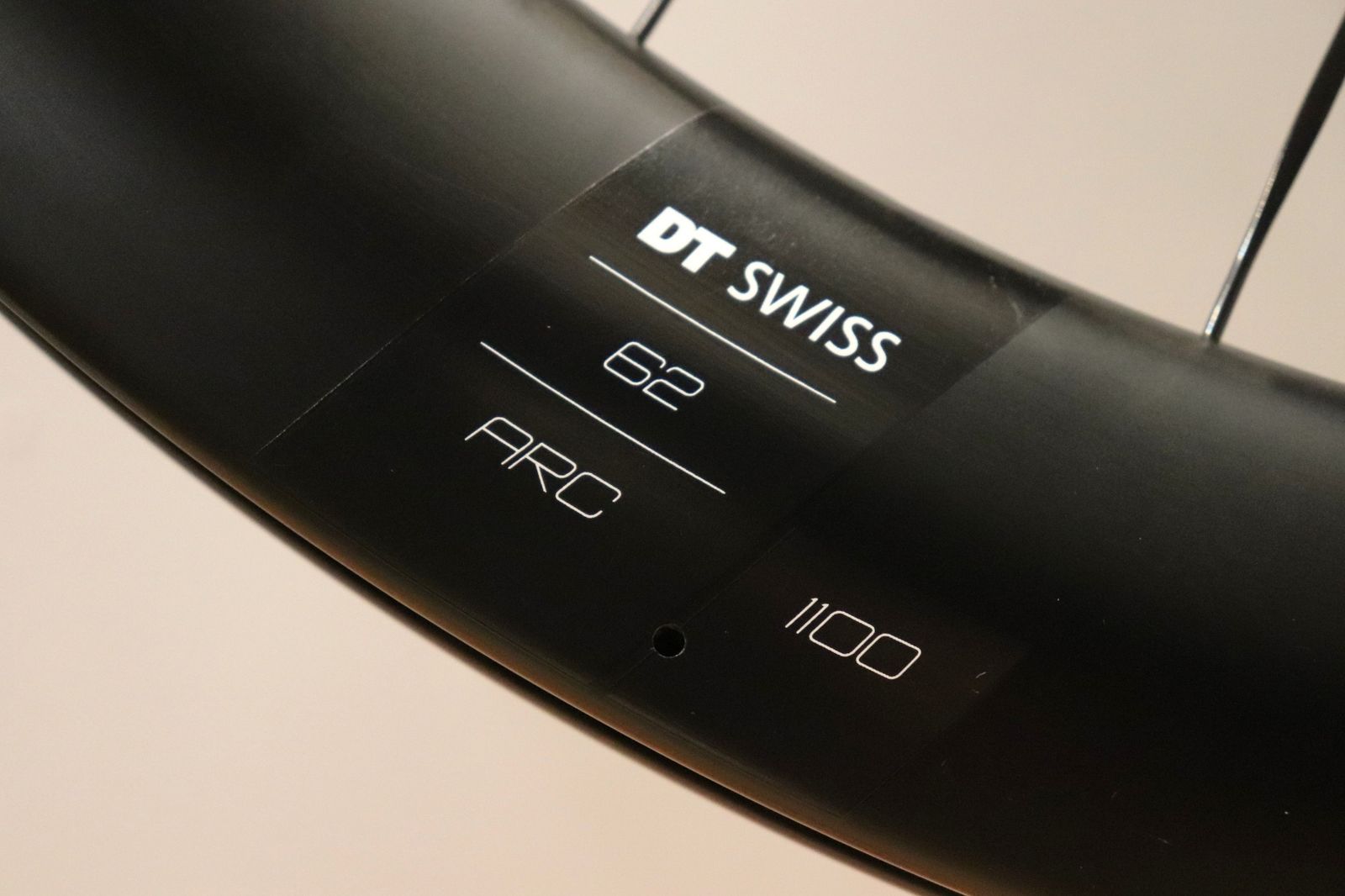 DT SWISS ARC1100 DICUT DB 50/62 カーボン チューブレスレディ