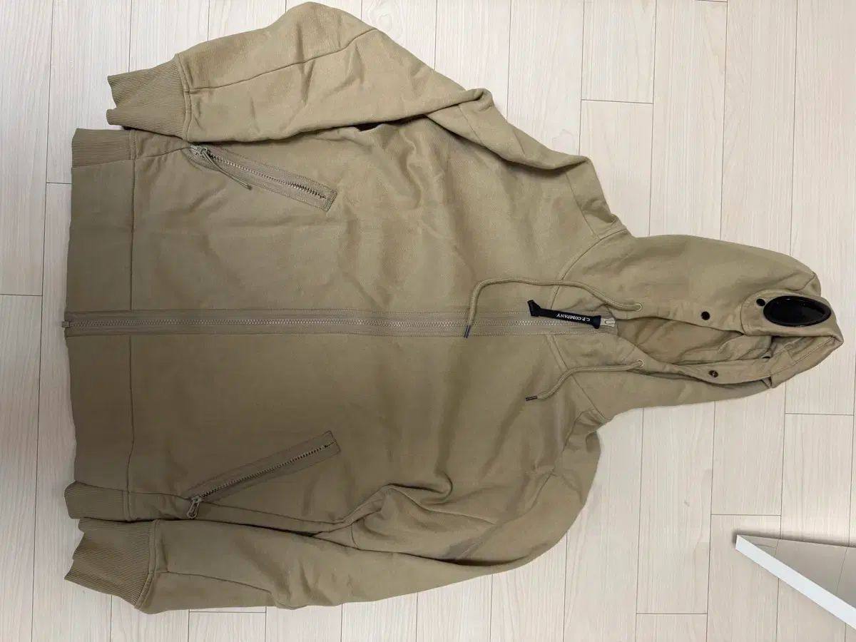 C.P. COMPANY シーピーカンパニー フード ジップアップ Lサイズ