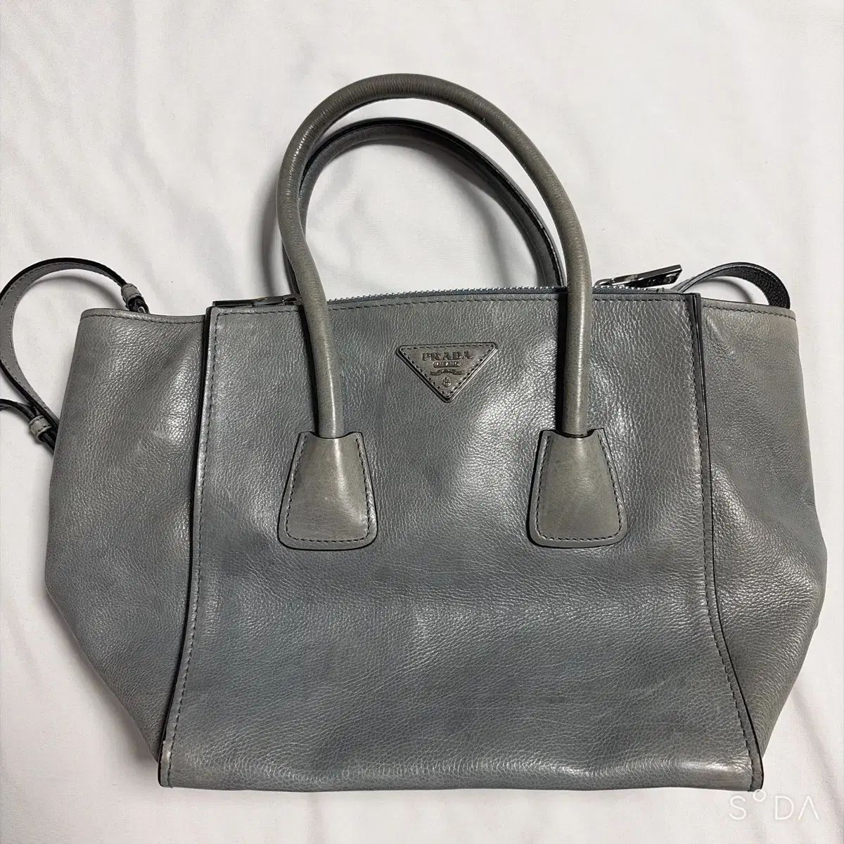 PRADA スモール グレイズカーフ ショルダーバッグ