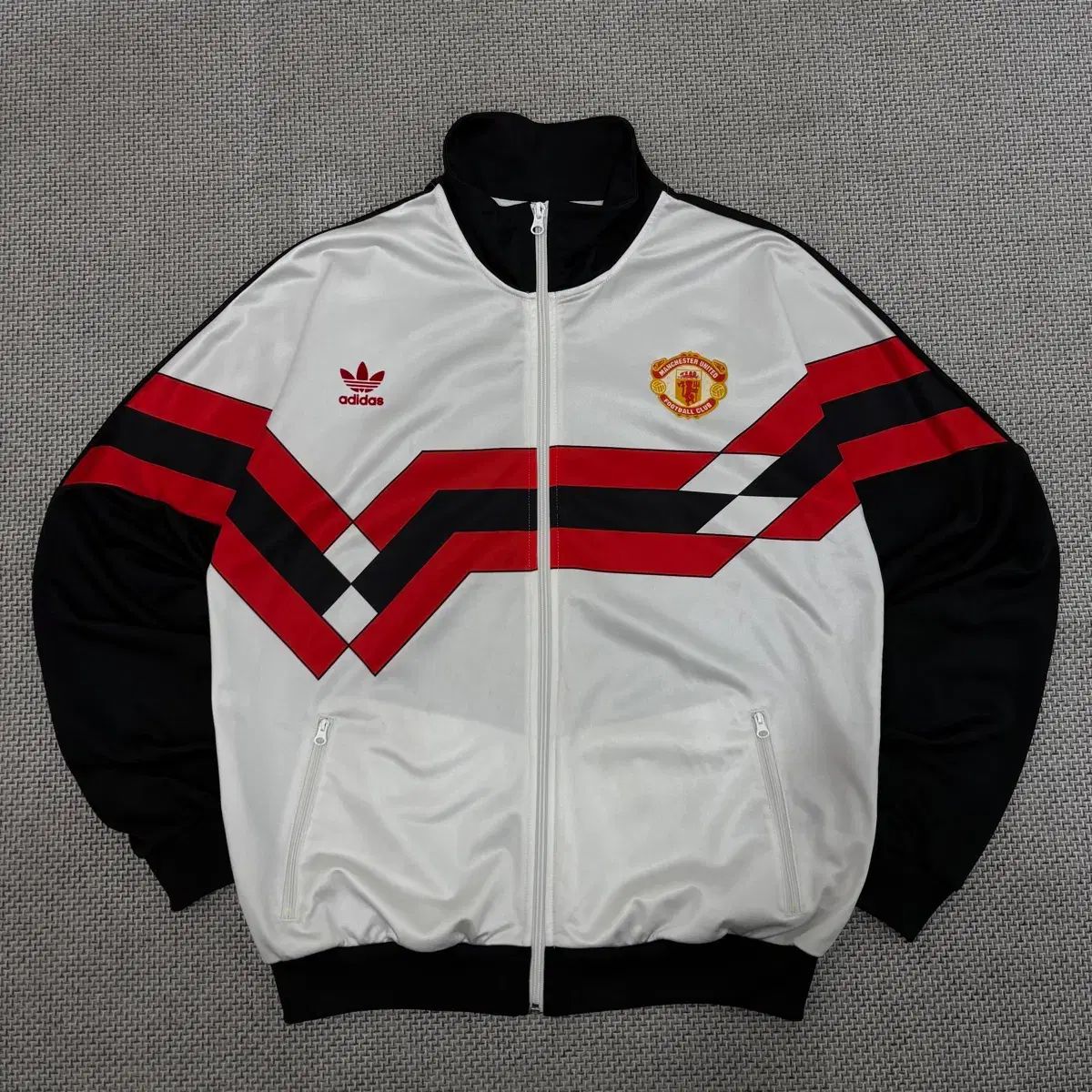 アディダス マンチェスター ユナイテッド FC トラックジャージ XL