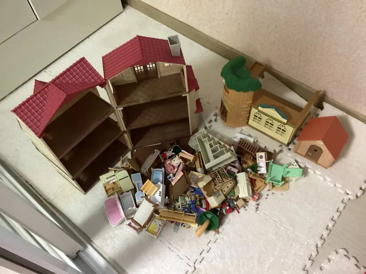 シルバニアファミリー 家4つ 家具たくさん 出品