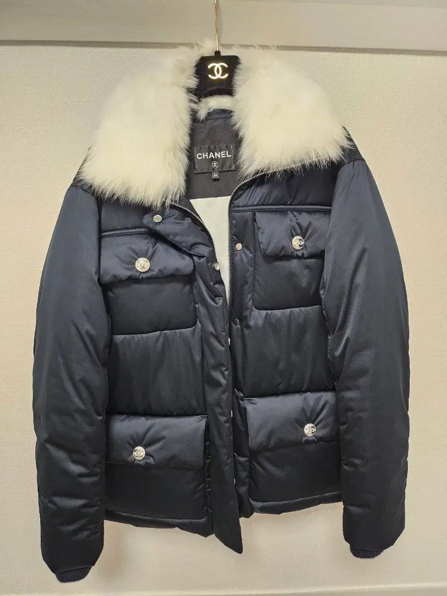 CHANEL 23FW 九井一 ブラック パーカ ダウン (P74335)