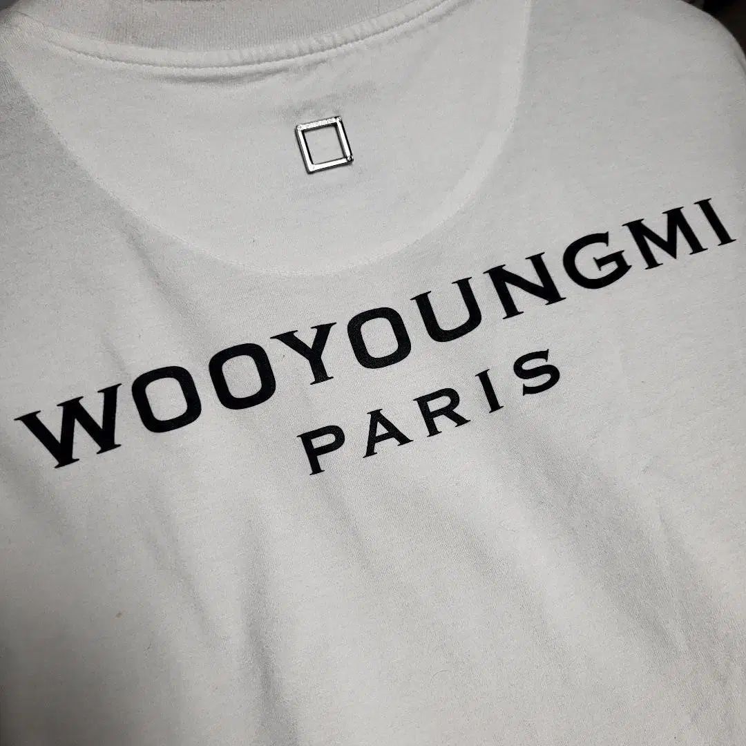 新モデル 52 / 25SS ウーヨンミ(WOOYOUNG) バックロゴ 半袖Tシャツ