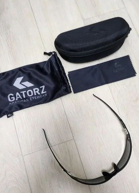 ガトーズ ラブター レバナント 銀色クロムロゴ サングラス
