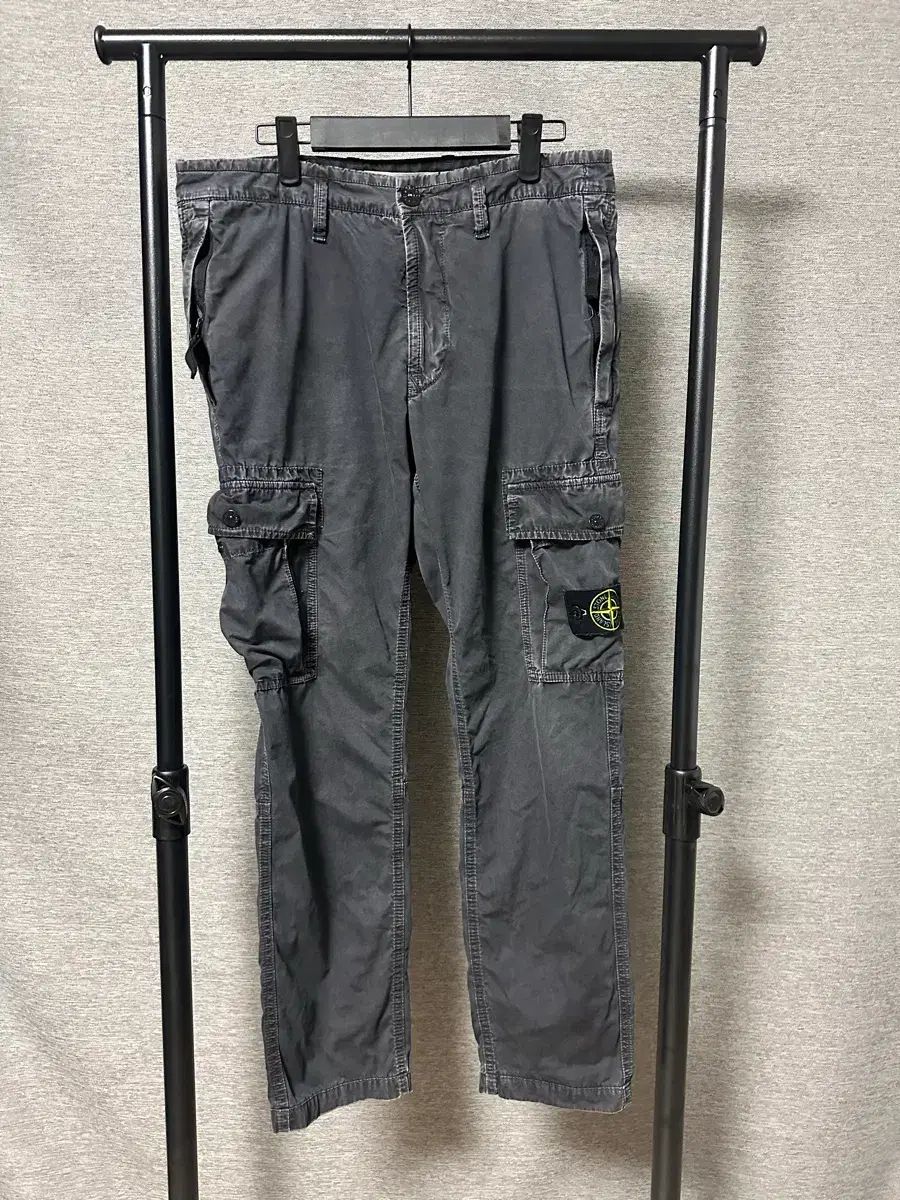 STONE ISLAND ワッペン カーゴ パンツ チャコール (30)