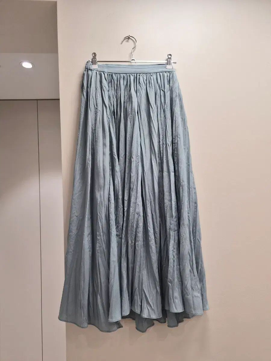 the CASHMERE プリーツ スカート ブルー55 サイズ 出品