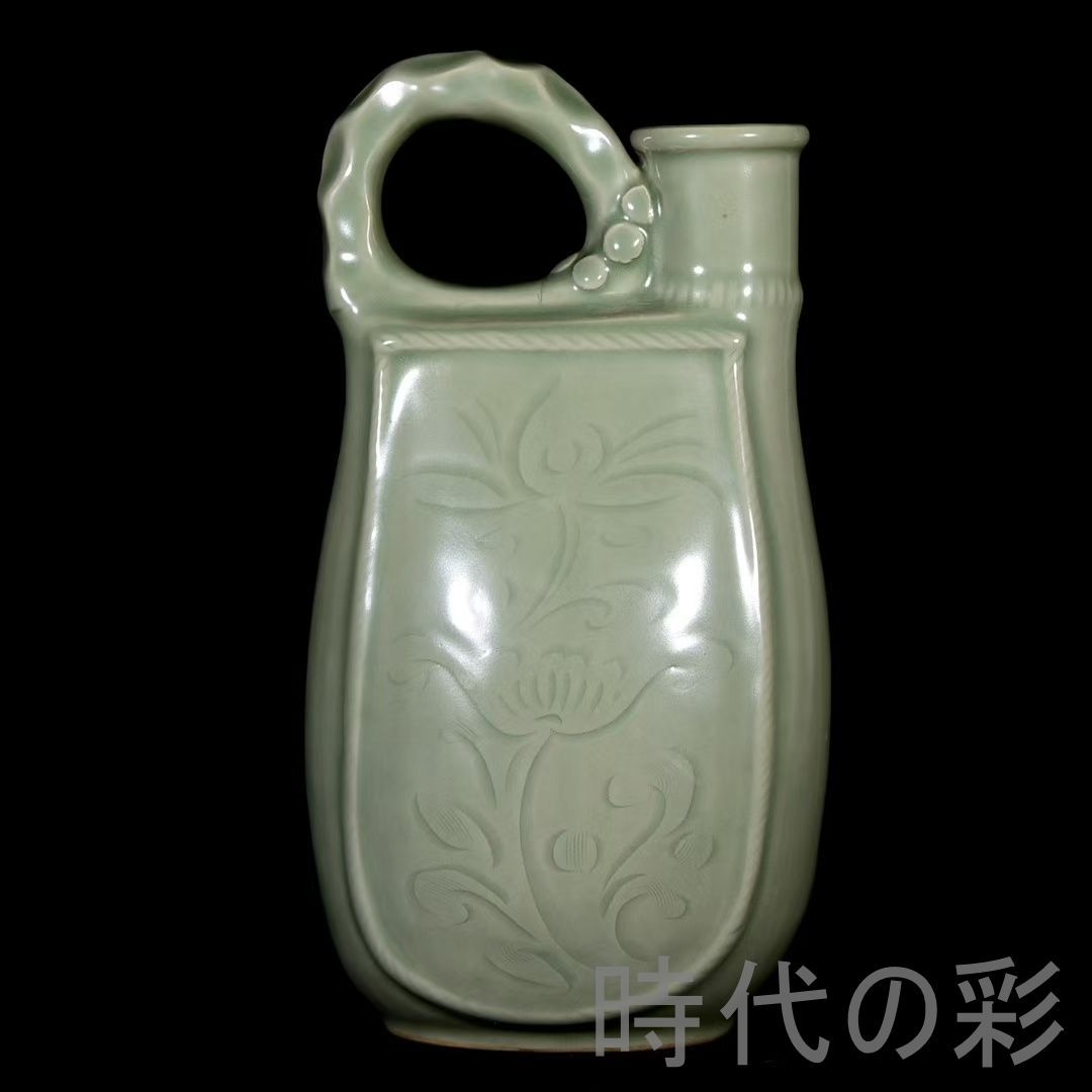 【故宮収蔵番号款】中国古美術 越窯風 刻花花卉文 皮?壺 水注 茶器 古陶磁 唐物 骨董品 収蔵品 R08042205