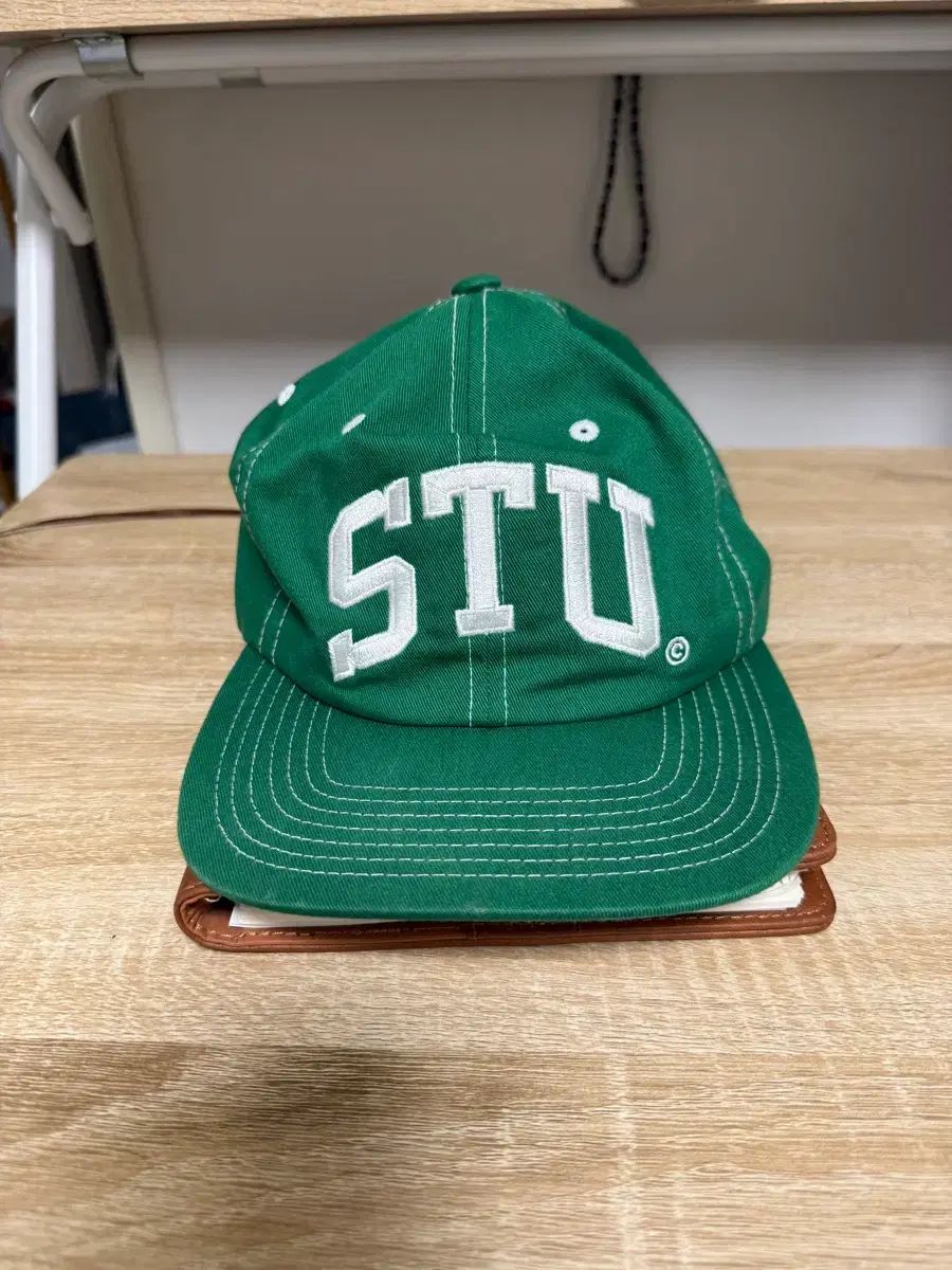 STUSSY stu アーチ ベースボールキャップ