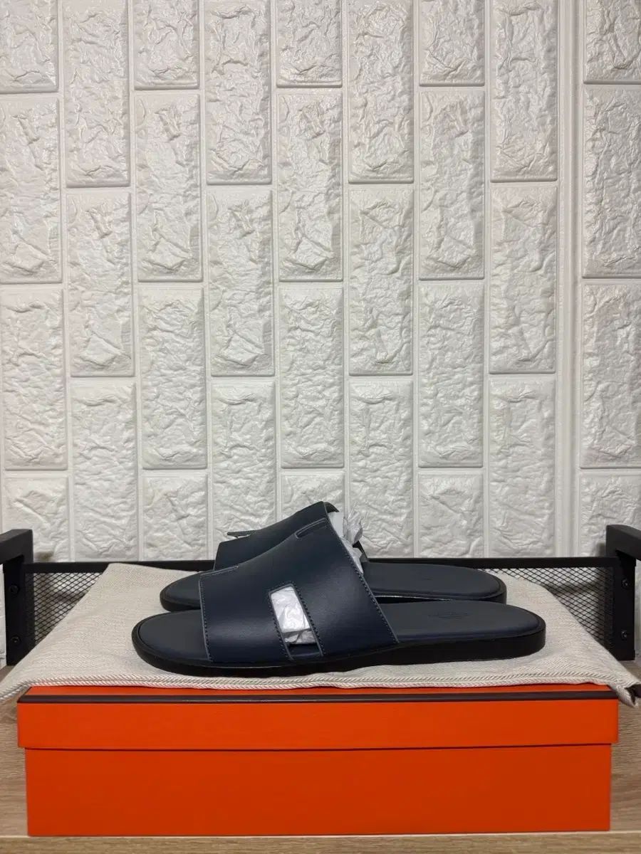 42 5 Hermes カーフスキン イズミール スリッパ ネイビー