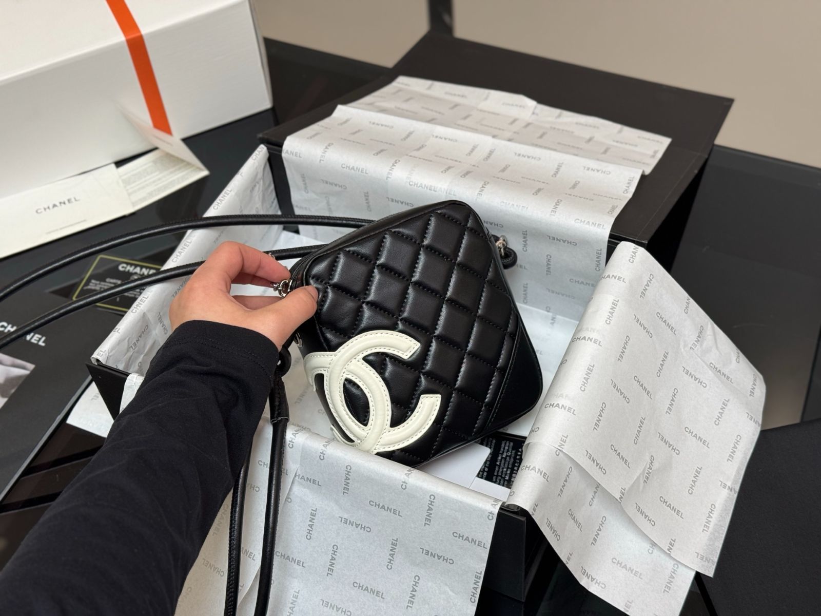 【今日特価】Chanel コンポン カメラバッグ 13×15cm ヴィンテージ-WTO輸入