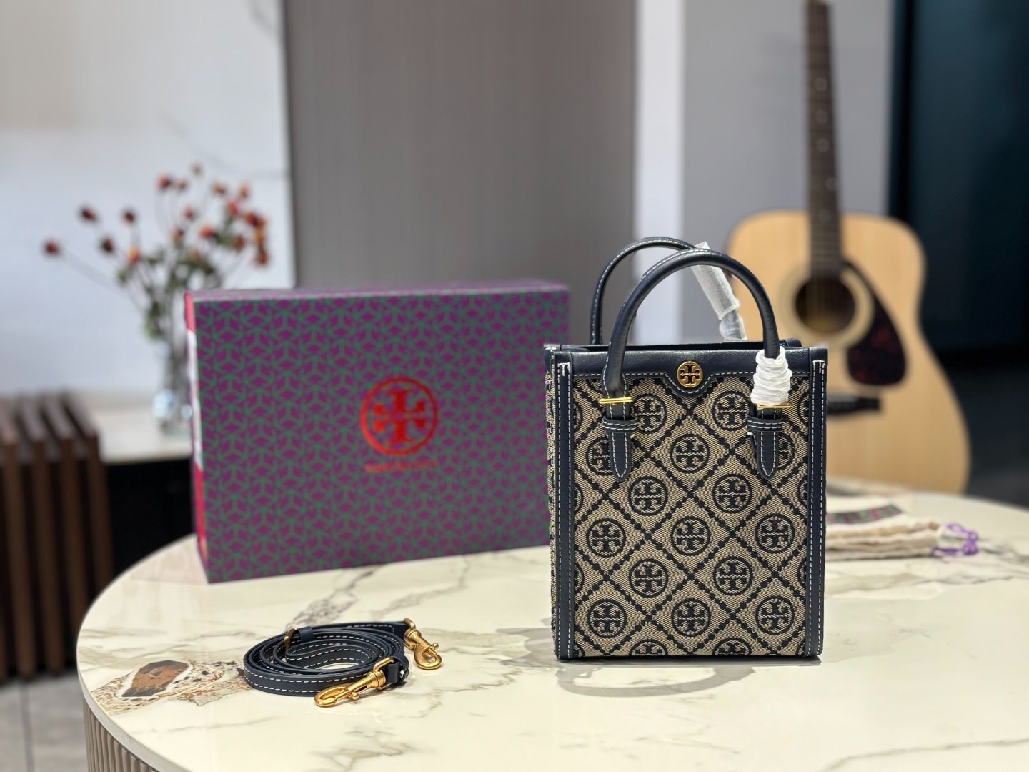 【今日特価】Tory Burch Monogram Music Tote / トーリーバーチ モノグラム ミュージック トートバッグ-WTO輸入