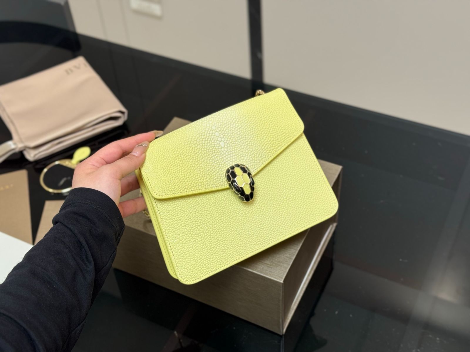 【今日特価】Bulgari クラシック バッグ！国内送料無料！限定在庫セール価格です！