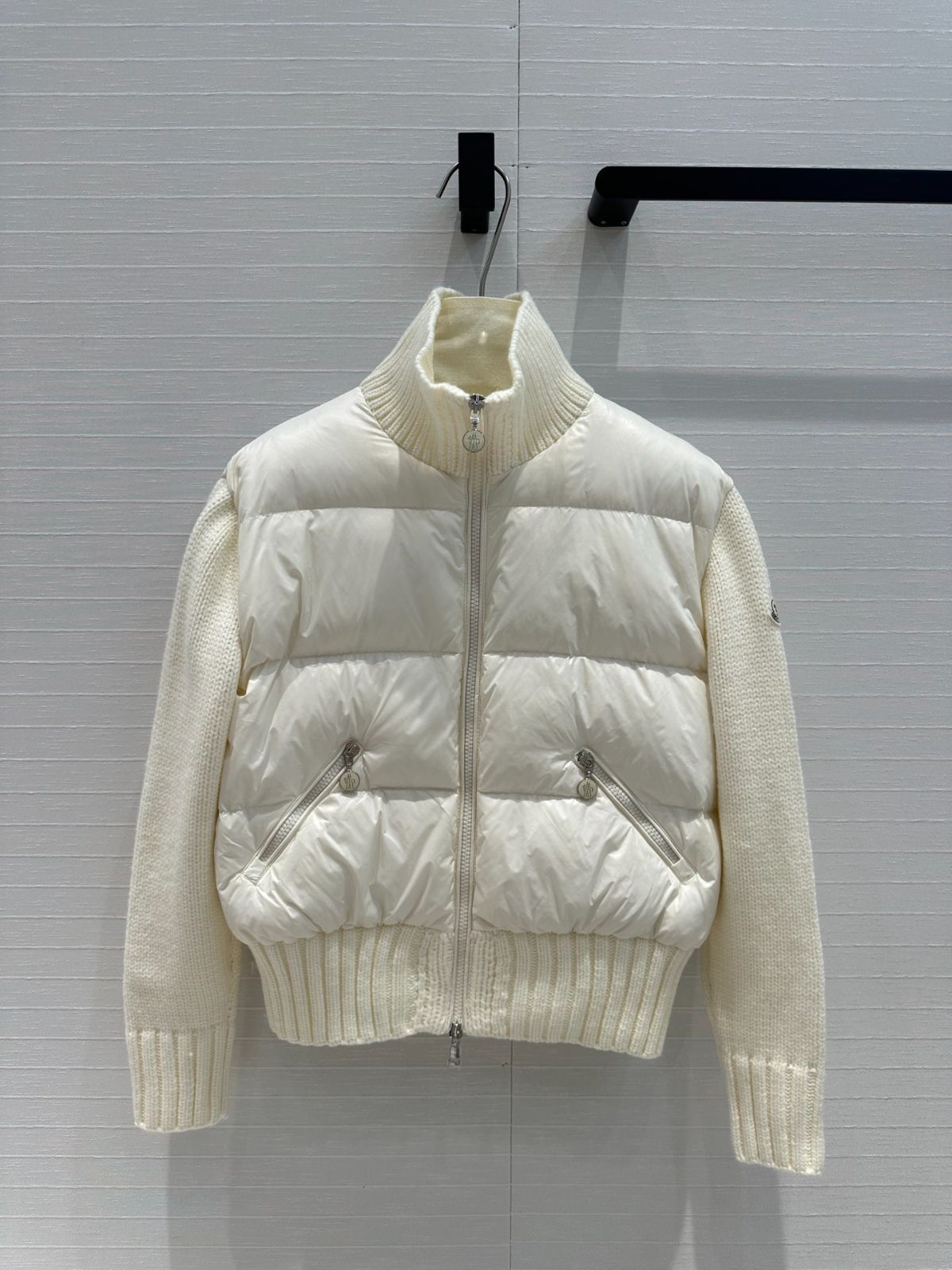 MONCLER モンクレール ダウンジャケット｜本日限定特価｜新品未使用-
