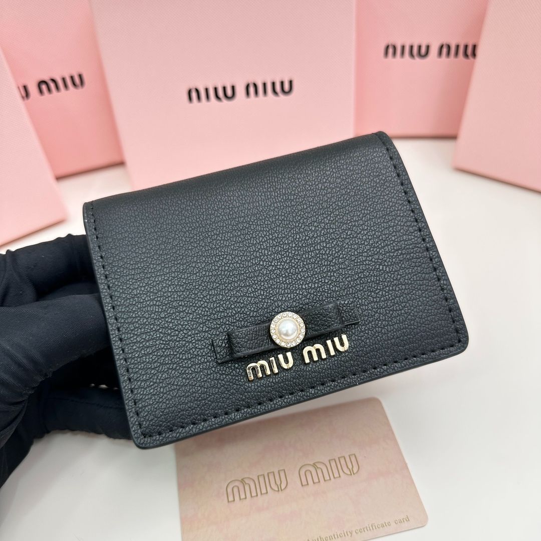 【本日限定】?miumiu 最新モデル 5236 マルチカードケース ? 3色展開！高級感あふれるコンパクトデザイン[本日特価|新品未使用品]