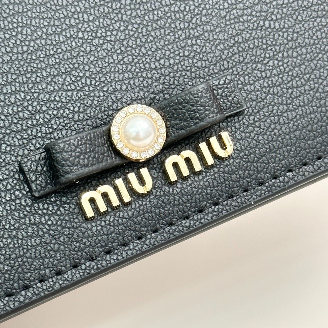 【本日限定】?miumiu 最新モデル 5236 マルチカードケース ? 3色展開！高級感あふれるコンパクトデザイン[本日特価|新品未使用品]