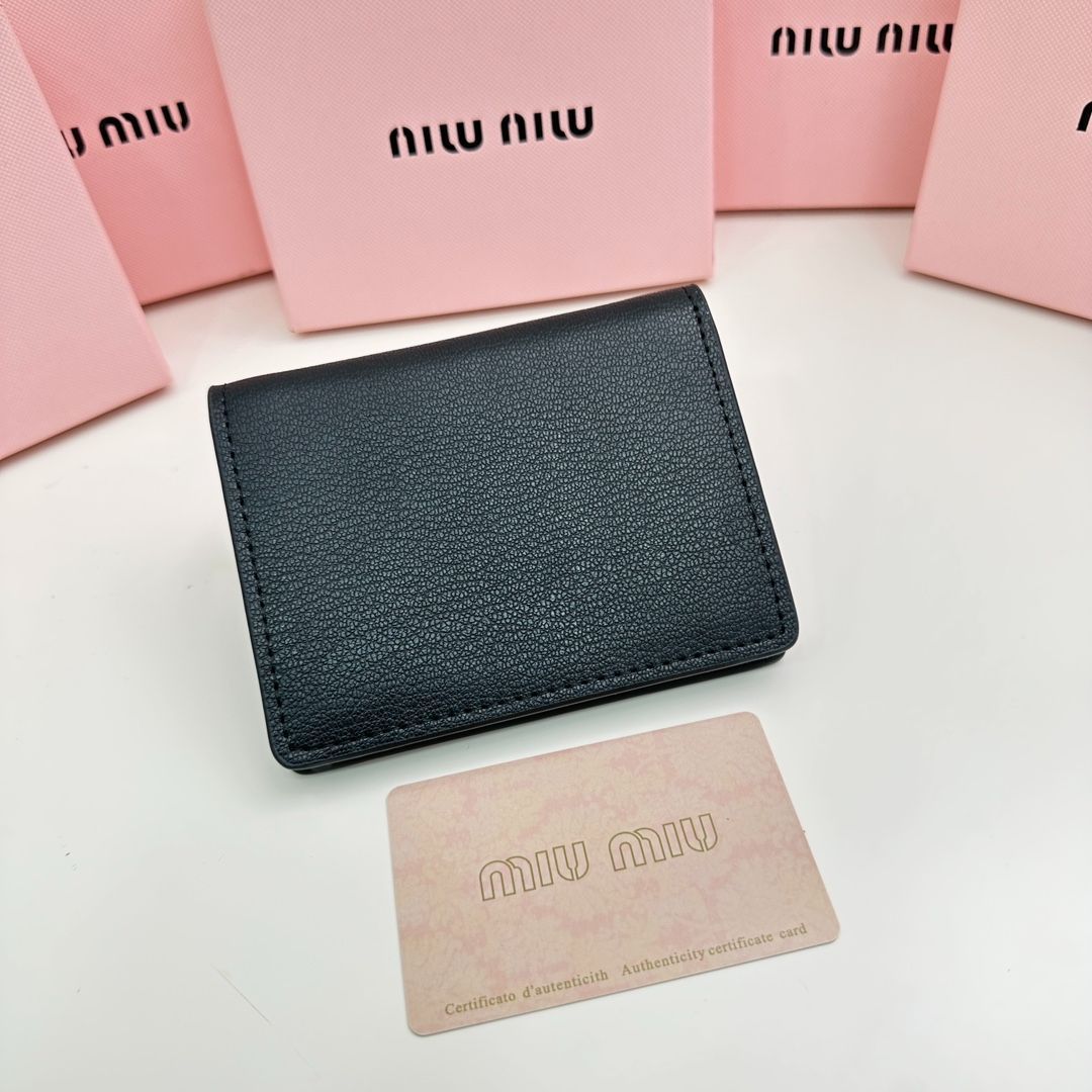 【本日限定】?miumiu 最新モデル 5236 マルチカードケース ? 3色展開！高級感あふれるコンパクトデザイン[本日特価|新品未使用品]