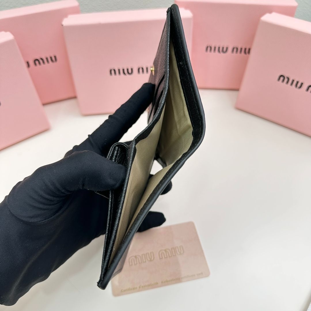 【本日限定】?miumiu 最新モデル 5236 マルチカードケース ? 3色展開！高級感あふれるコンパクトデザイン[本日特価|新品未使用品]