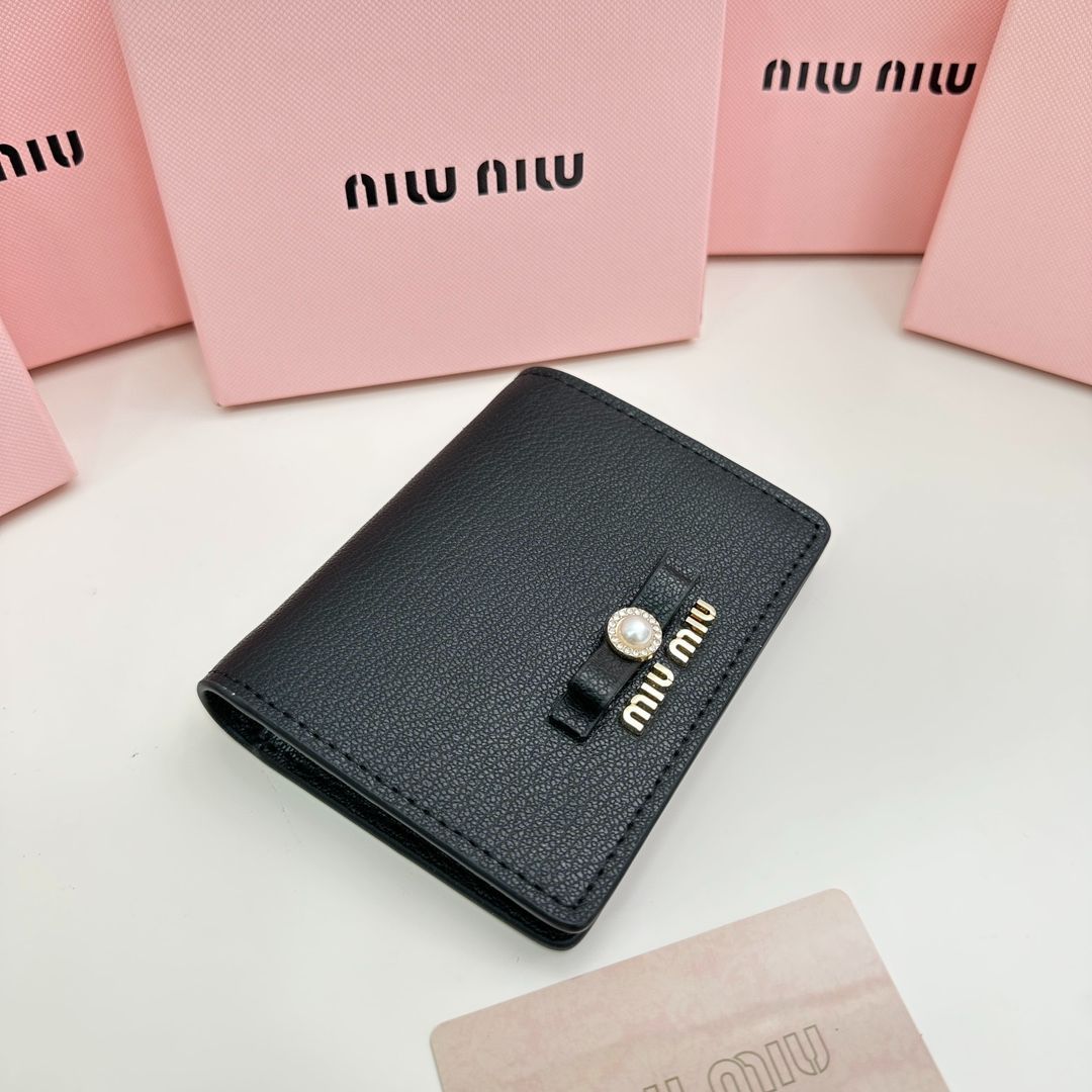 【本日限定】?miumiu 最新モデル 5236 マルチカードケース ? 3色展開！高級感あふれるコンパクトデザイン[本日特価|新品未使用品]