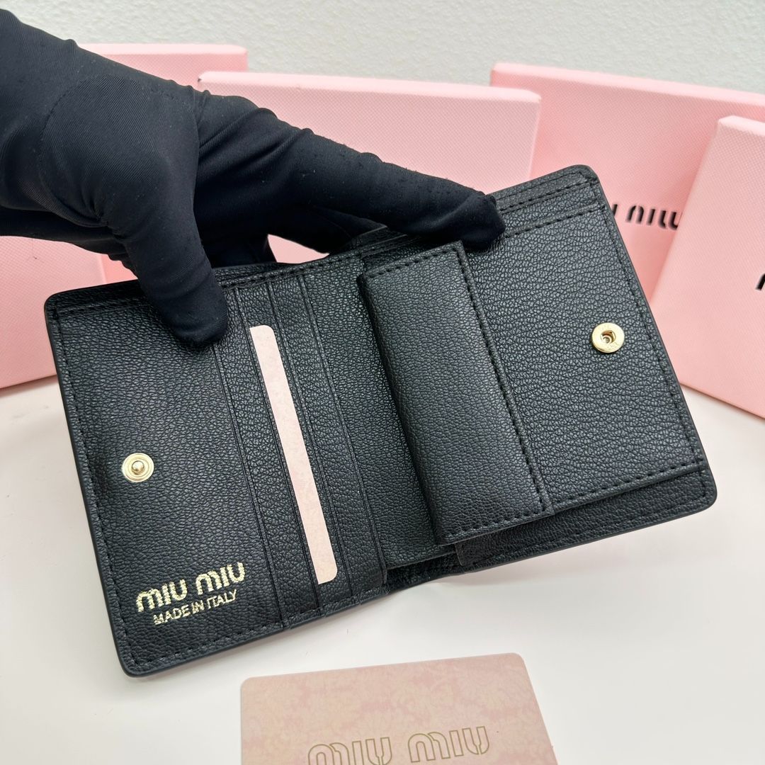 【本日限定】?miumiu 最新モデル 5236 マルチカードケース ? 3色展開！高級感あふれるコンパクトデザイン[本日特価|新品未使用品]
