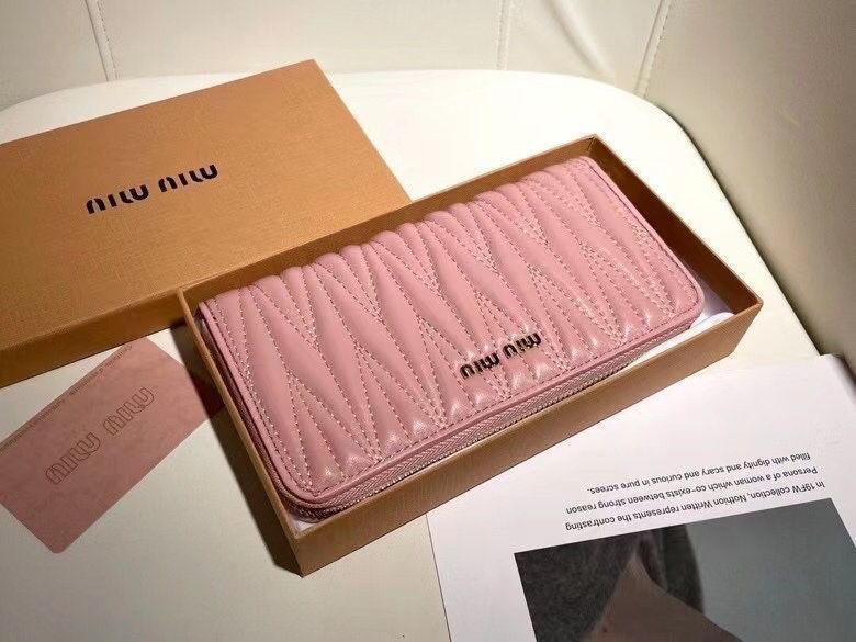 miumiu ウォレット/財布、両用パスケース、カード/キーケース[本日特価|新品未使用品] - サムネイル