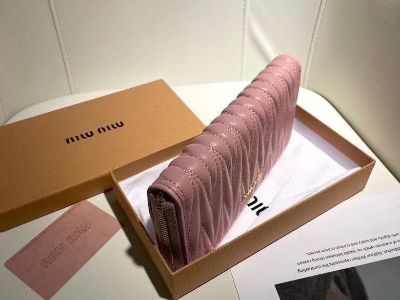miumiu ウォレット/財布、両用パスケース、カード/キーケース[本日特価|新品未使用品] - サムネイル